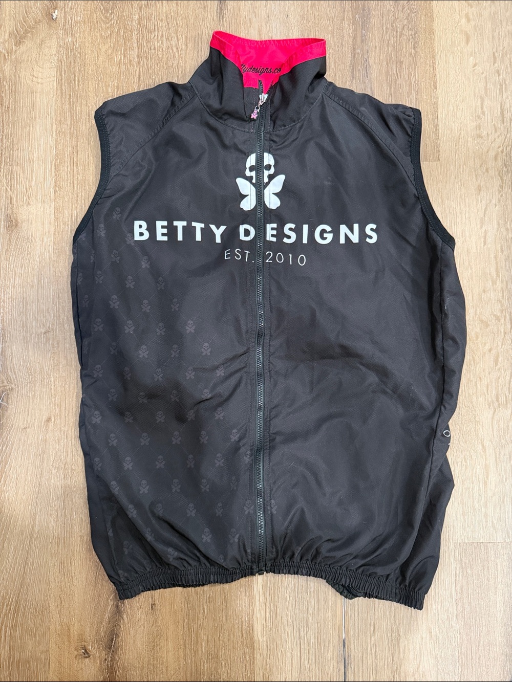 Betty Designs Women's Black Sleeveless Cycling Vest with Pink | XL